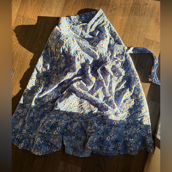 Floral Blue Wrap skirt - Picture 1 of 3